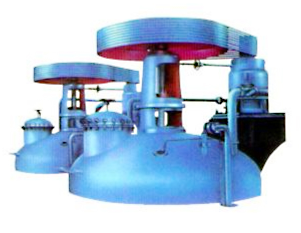 <b>我廠(chǎng)設計的 發(fā)酵罐 為標準式罐型，這種罐型當公稱(chēng)容積在6M3以下時(shí)罐采用夾套式。發(fā)酵氣的冷卻或加熱，均由夾套來(lái)完成。公稱(chēng)容積為6M3以上時(shí)，發(fā)酵氣的冷卻由立式排管來(lái)?yè)?，?/b>