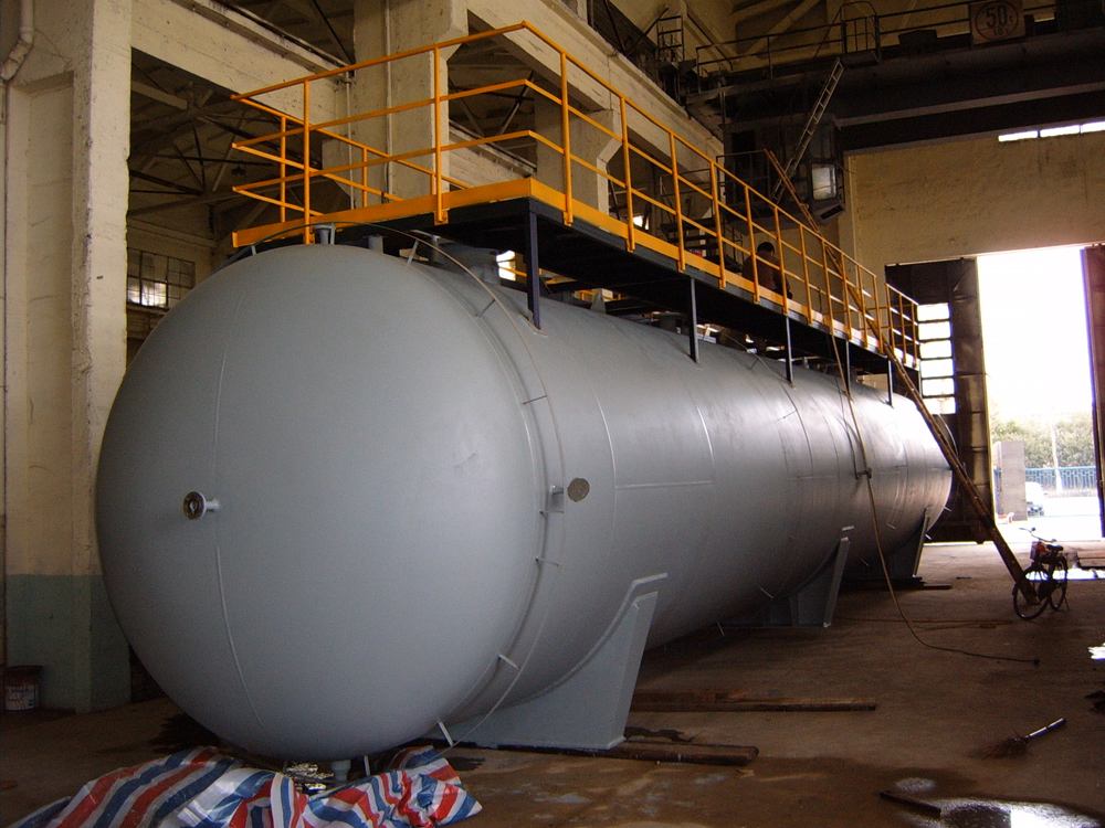 <b>合理選配鍋爐容量 對于鍋爐容量設計的選配，過(guò)去往往按規范要求，依據最大熱負荷來(lái)確定鍋爐容量，熱負荷的波動(dòng)只能通過(guò)鍋爐燃燒來(lái)調整相匹配，不但加大了成本投資，而且鍋爐常</b>