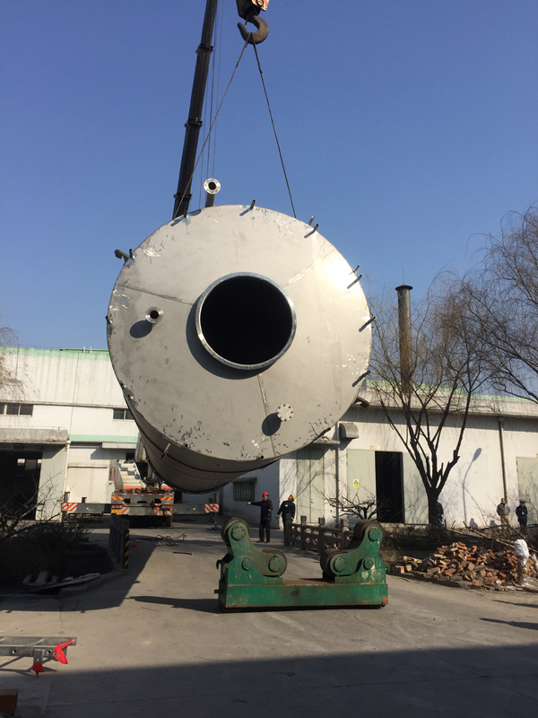 <b>不銹鋼、碳鋼制槽車(chē)、臥式立式貯罐、高位槽、計量罐。特殊規格可按用戶(hù)需求設計、制造。</b>